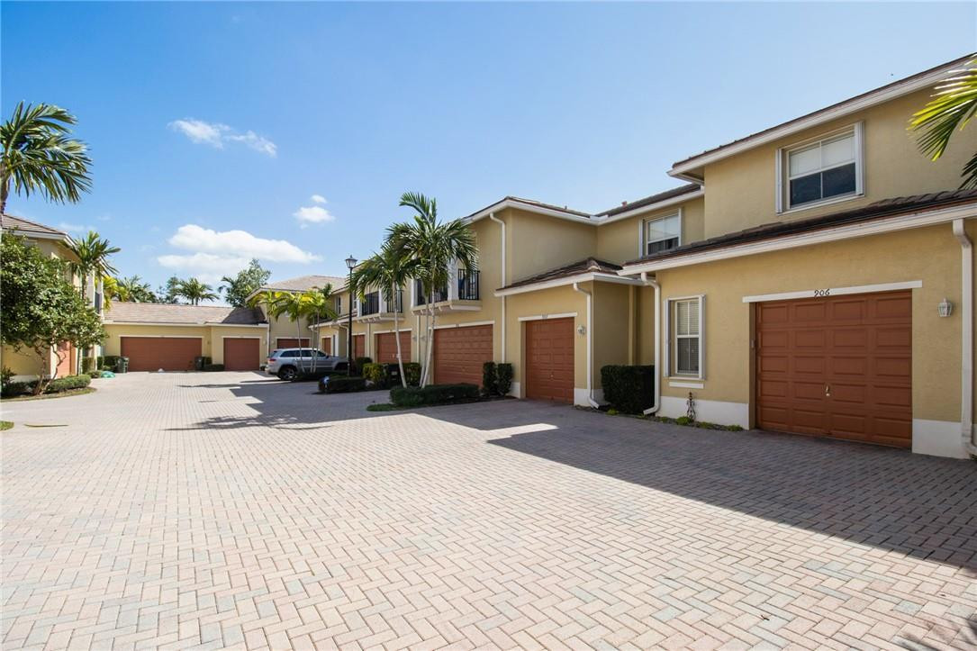 Paloma Lakes - Residential