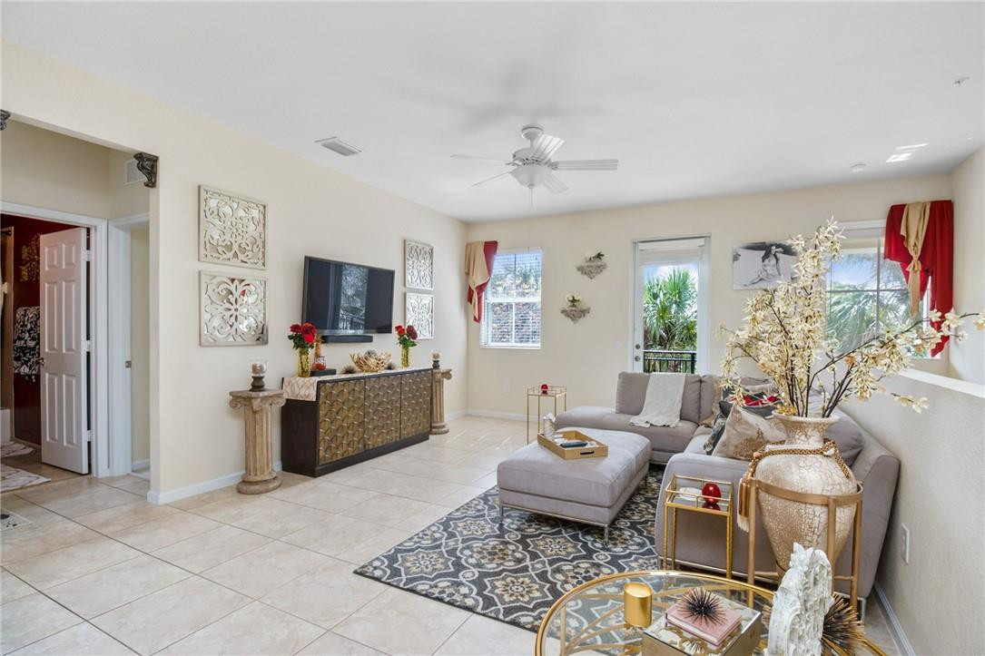 Paloma Lakes - Residential