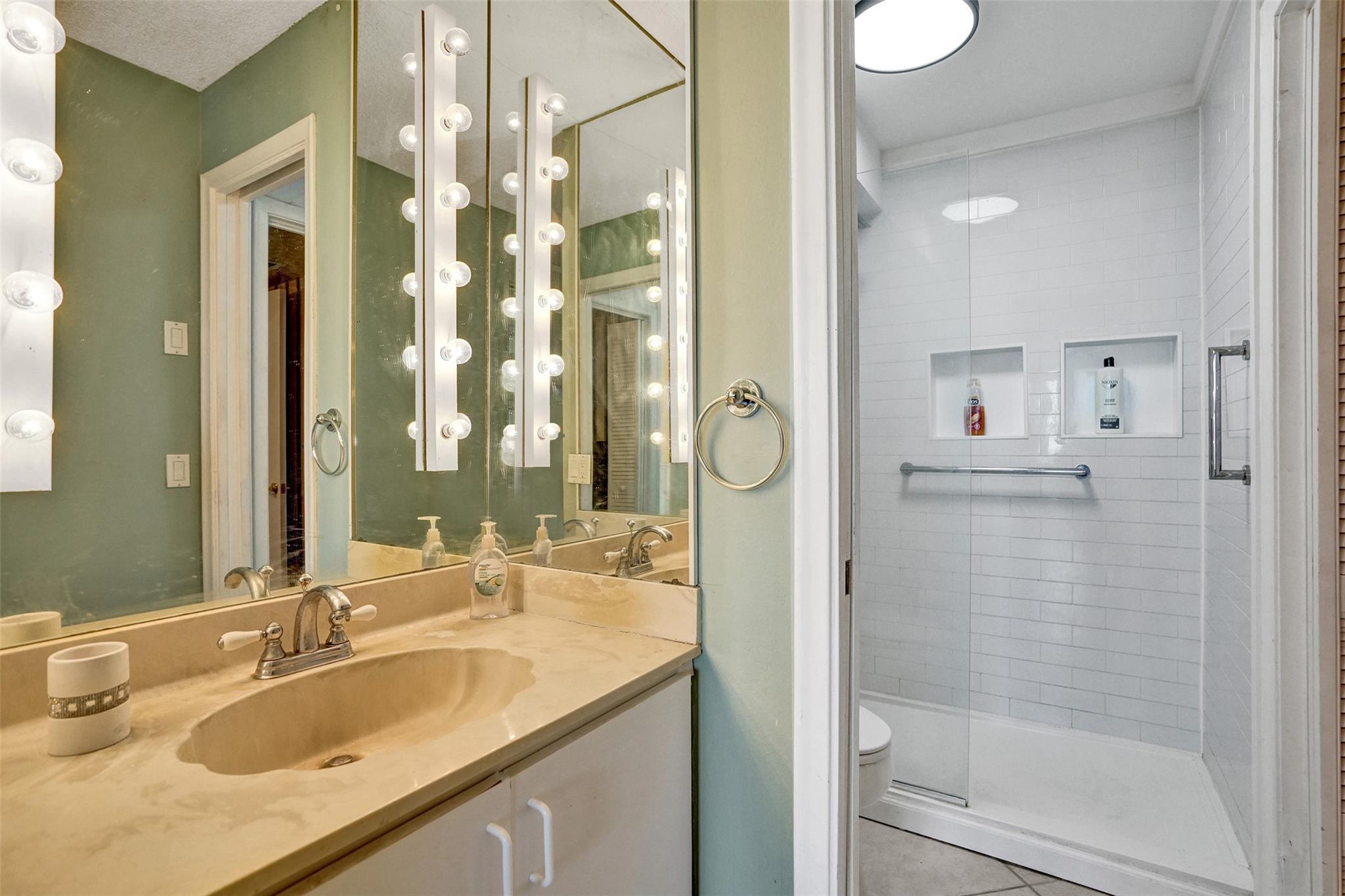 Drake Tower - Residential