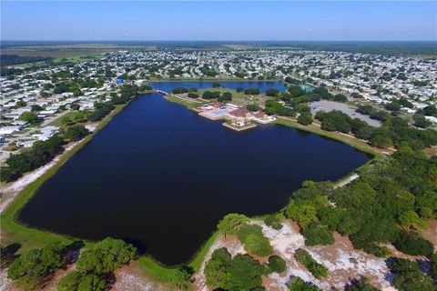 A home in Barefoot Bay