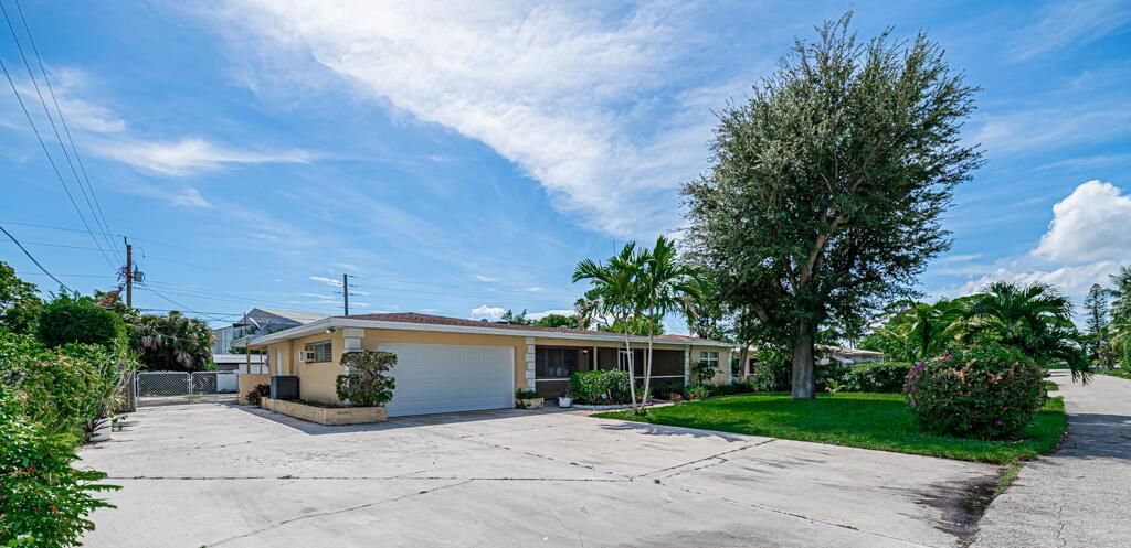 Photo of 5200 Jeffery Avenue Ave, Mangonia Park, FL 33407 (MLS # R10831392)