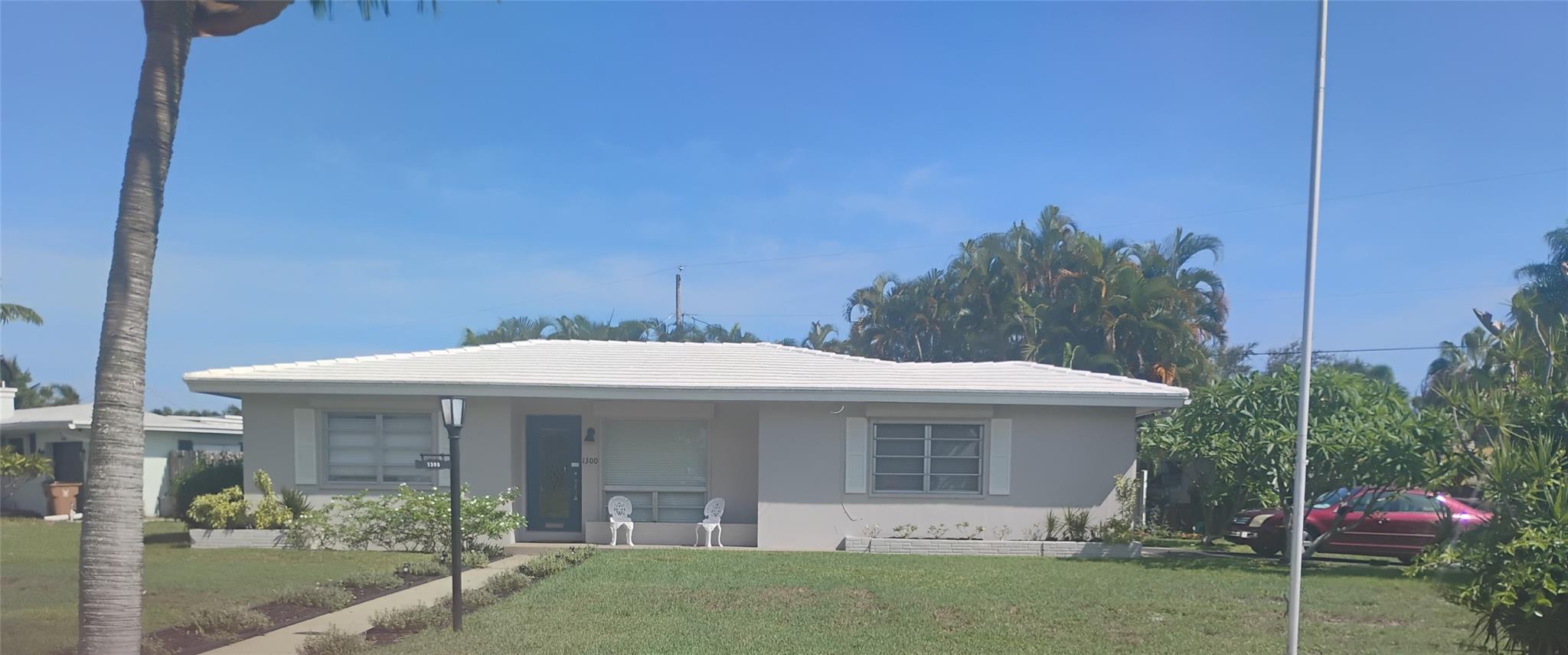 Beautifully furnished 3 bedroom, 3 bath home with a 1-car garage, available for both weekly and monthly rentals. Flexible terms: $1,500/week or $3,500/month – utilities included (electric, water, internet). Spacious layout with comfortable living areas, well-appointed kitchen, and private bedrooms with en-suite baths. Attached garage and additional parking provide convenience. Ideal for vacationers, snowbirds, or business travelers seeking a move-in ready home in Deerfield Beach. Just bring your suitcase and enjoy a hassle-free stay!