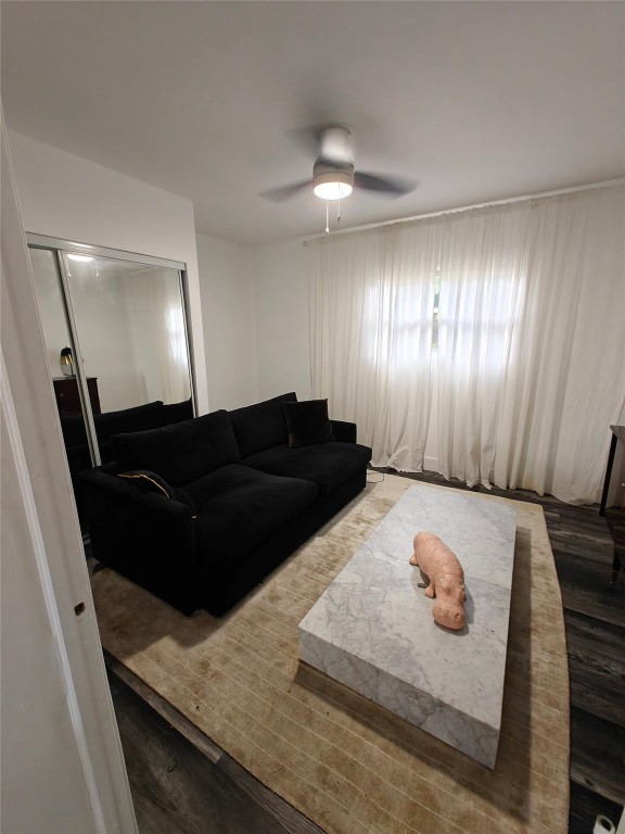 Hollywood Hills 6-22 B - Residential