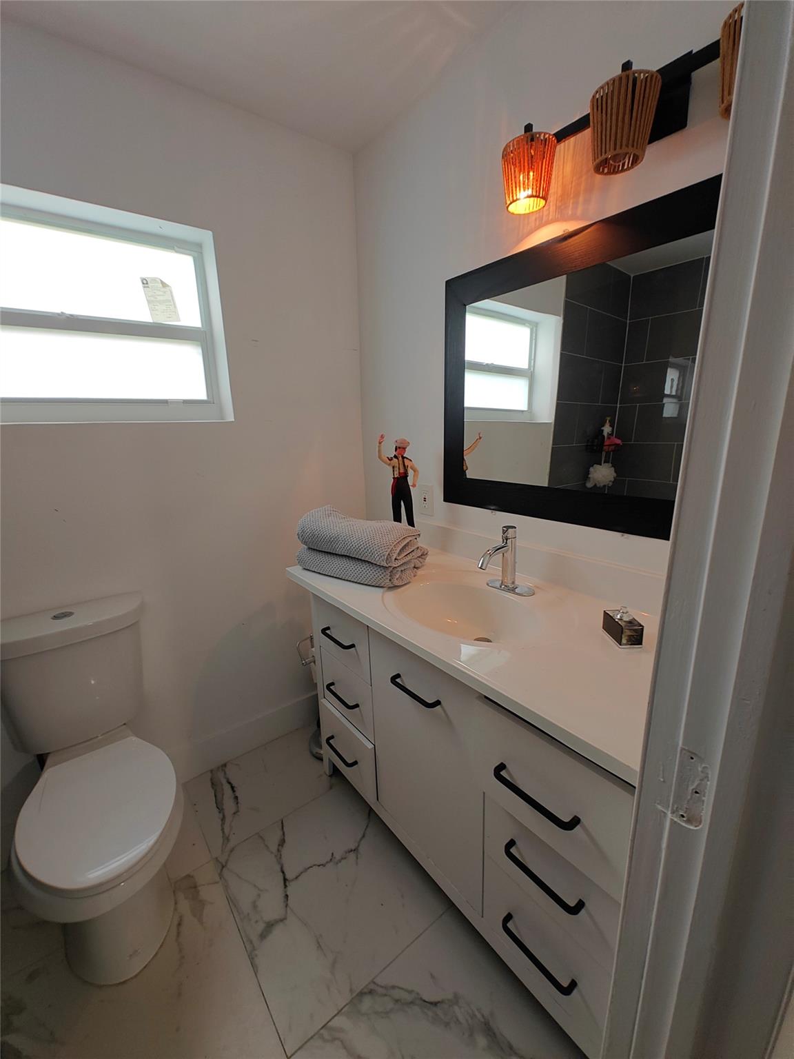 Hollywood Hills 6-22 B - Residential