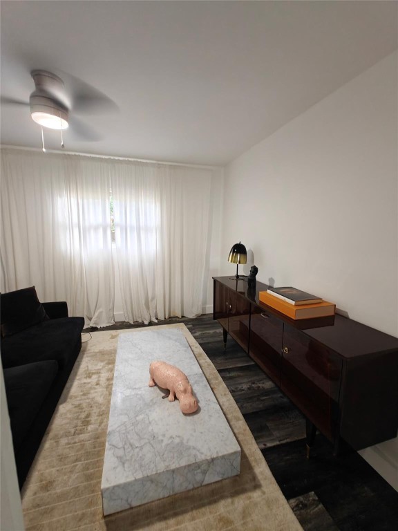 Hollywood Hills 6-22 B - Residential