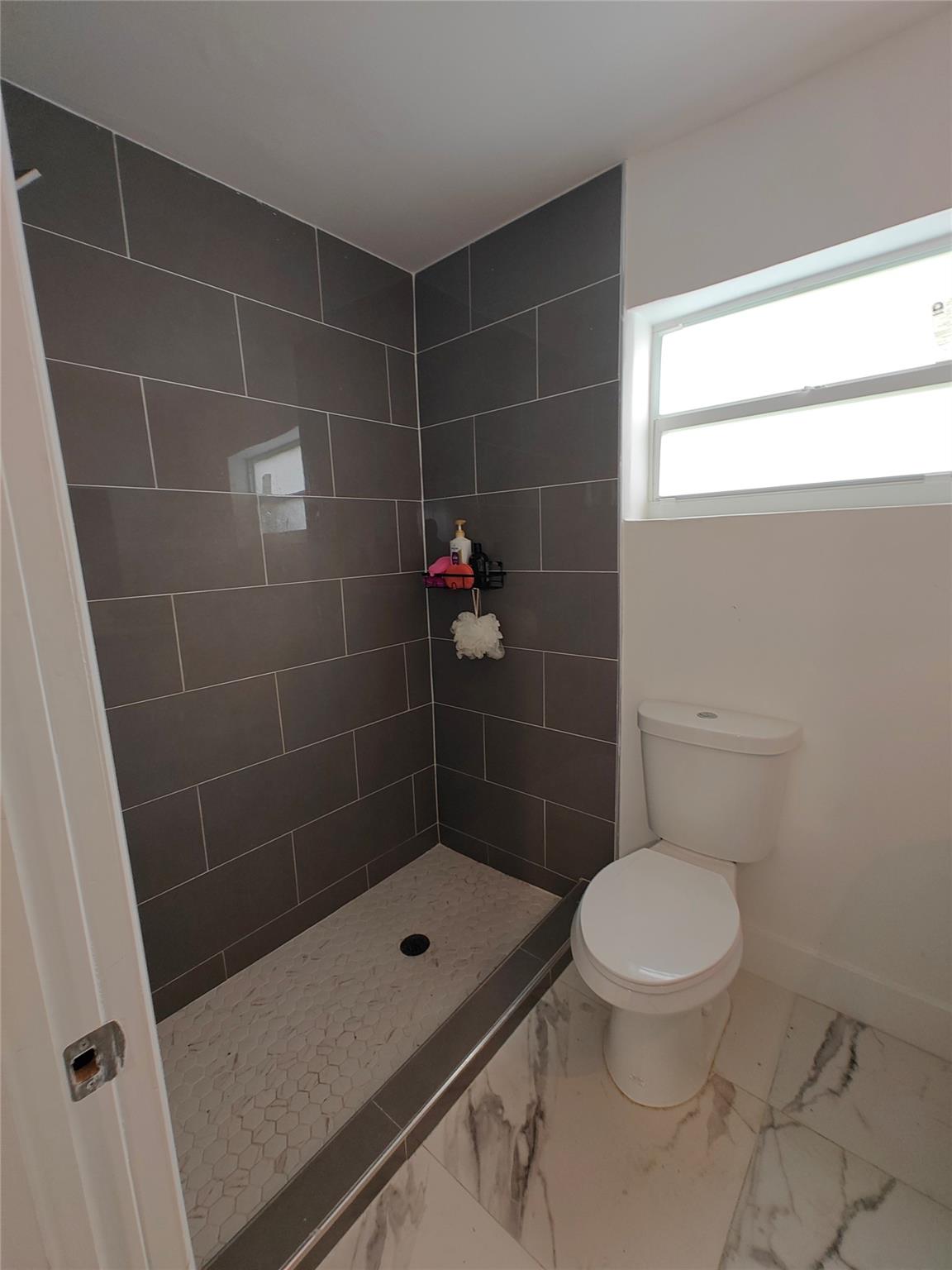 Hollywood Hills 6-22 B - Residential