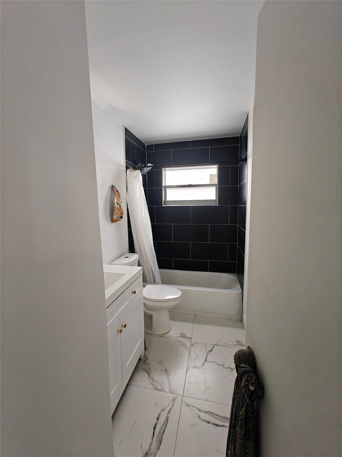 Hollywood Hills 6-22 B - Residential