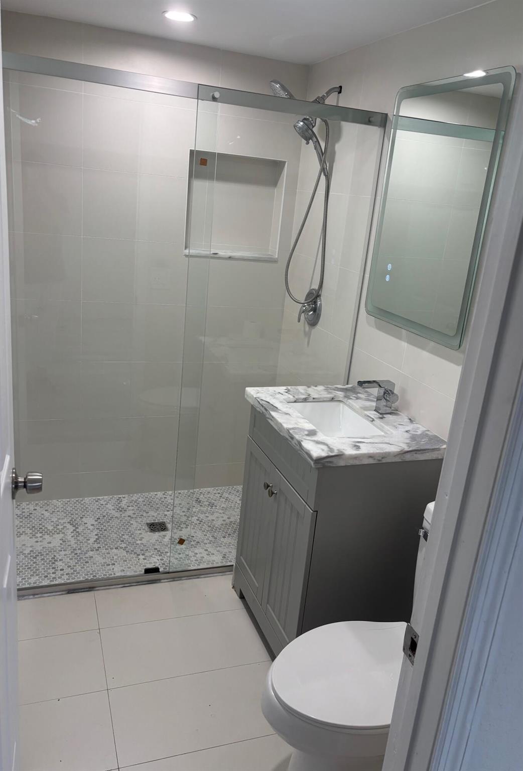 MARINA LAKE CONDO - Residential Lease