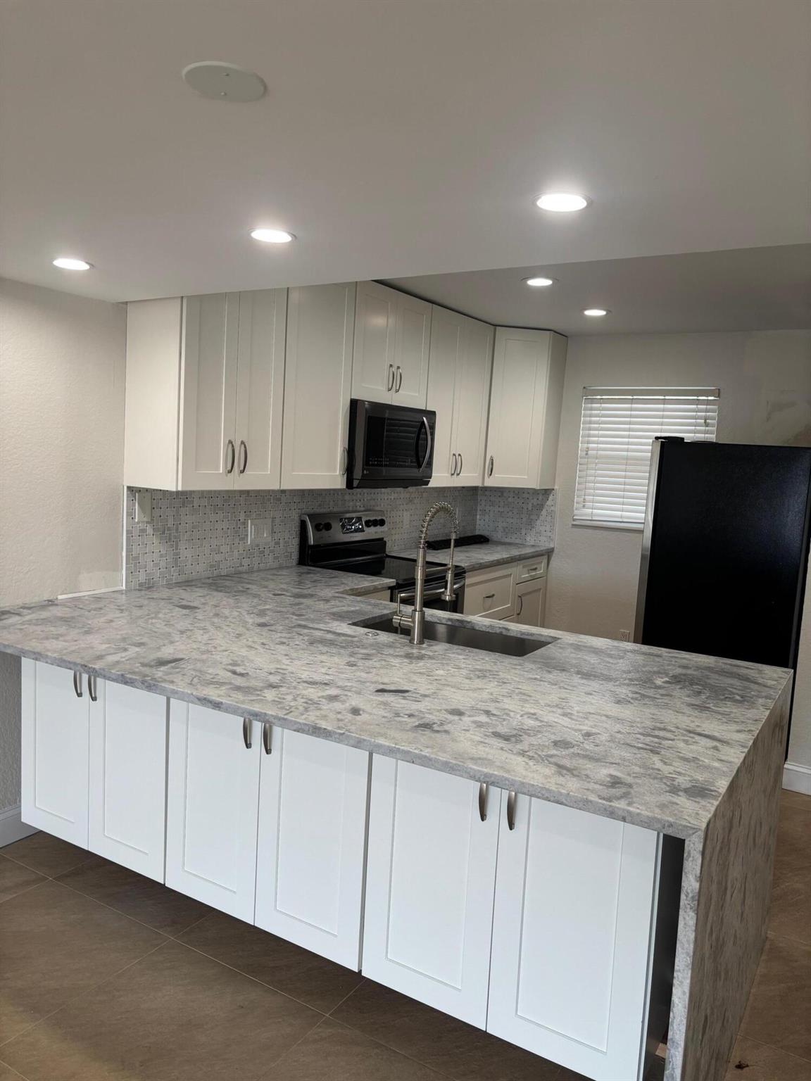 MARINA LAKE CONDO - Residential Lease