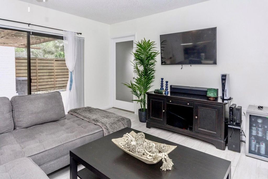 Photo of 1202 12th Terrace, Palm Beach Gardens, FL 33418 (MLS # R10942794)