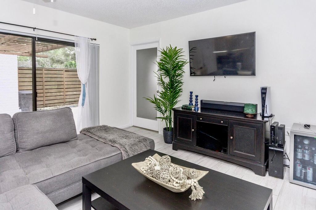 Photo of 1202 12th Terrace, Palm Beach Gardens, FL 33418 (MLS # R10942794)