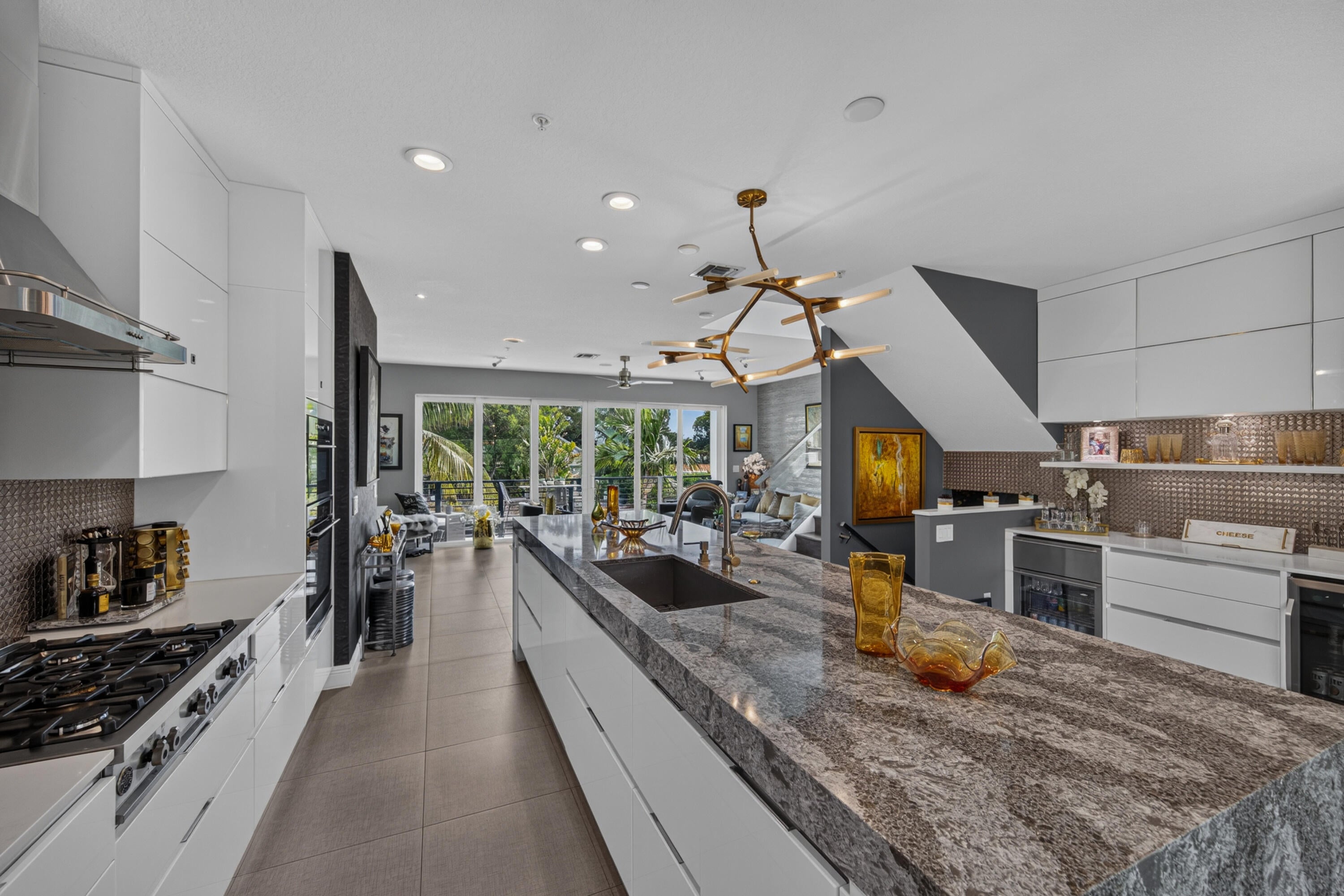 2900 NE 12th Terrace 22