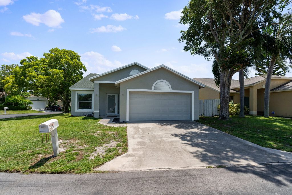 Photo of 48 Bentwater Circle, Boynton Beach, FL 33426 (MLS # R11007138)