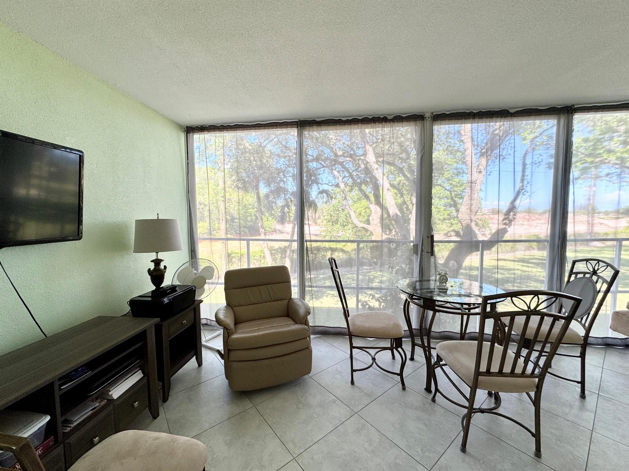 SOUTHAMPTON CONDO - Residential