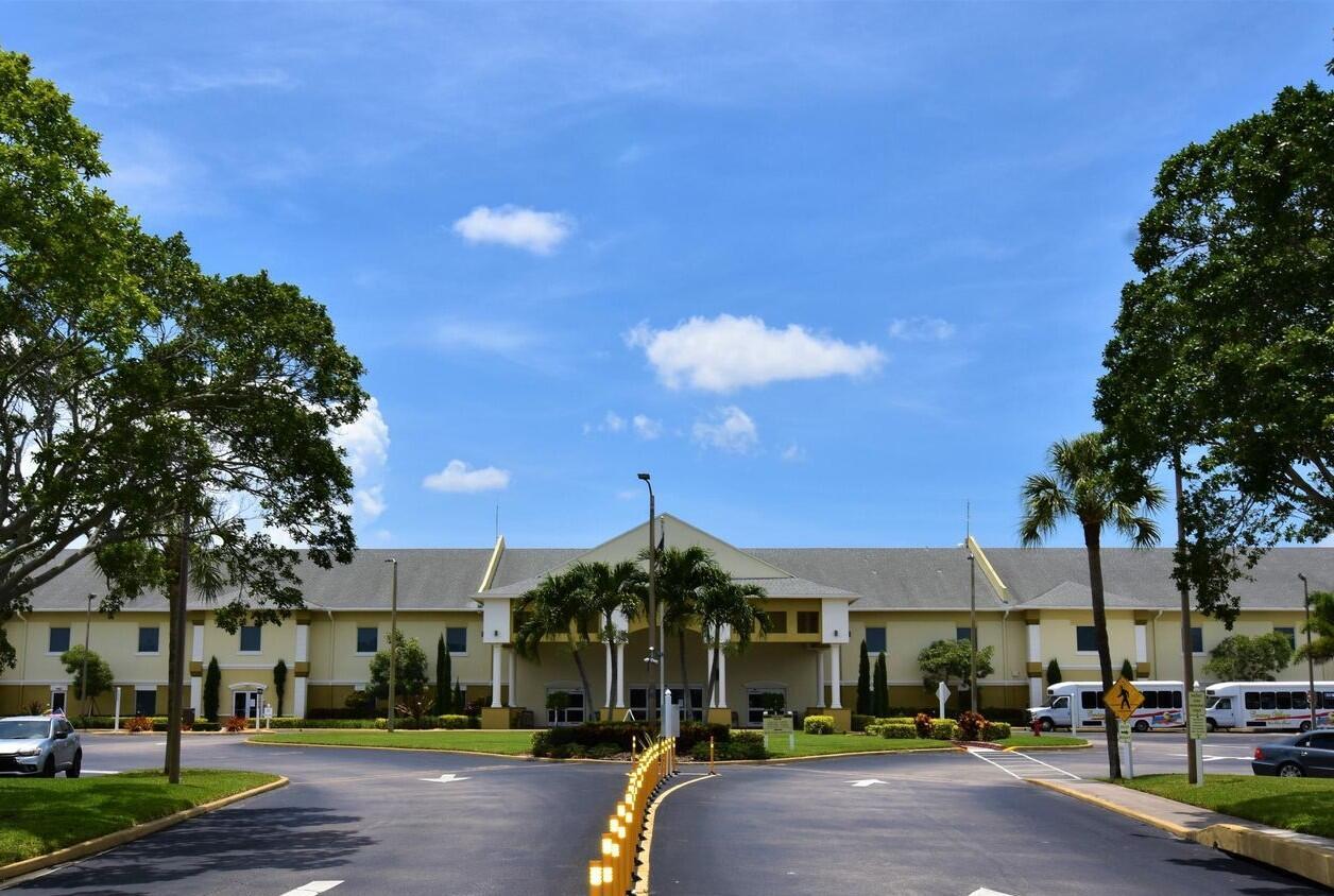 SOUTHAMPTON CONDO - Residential