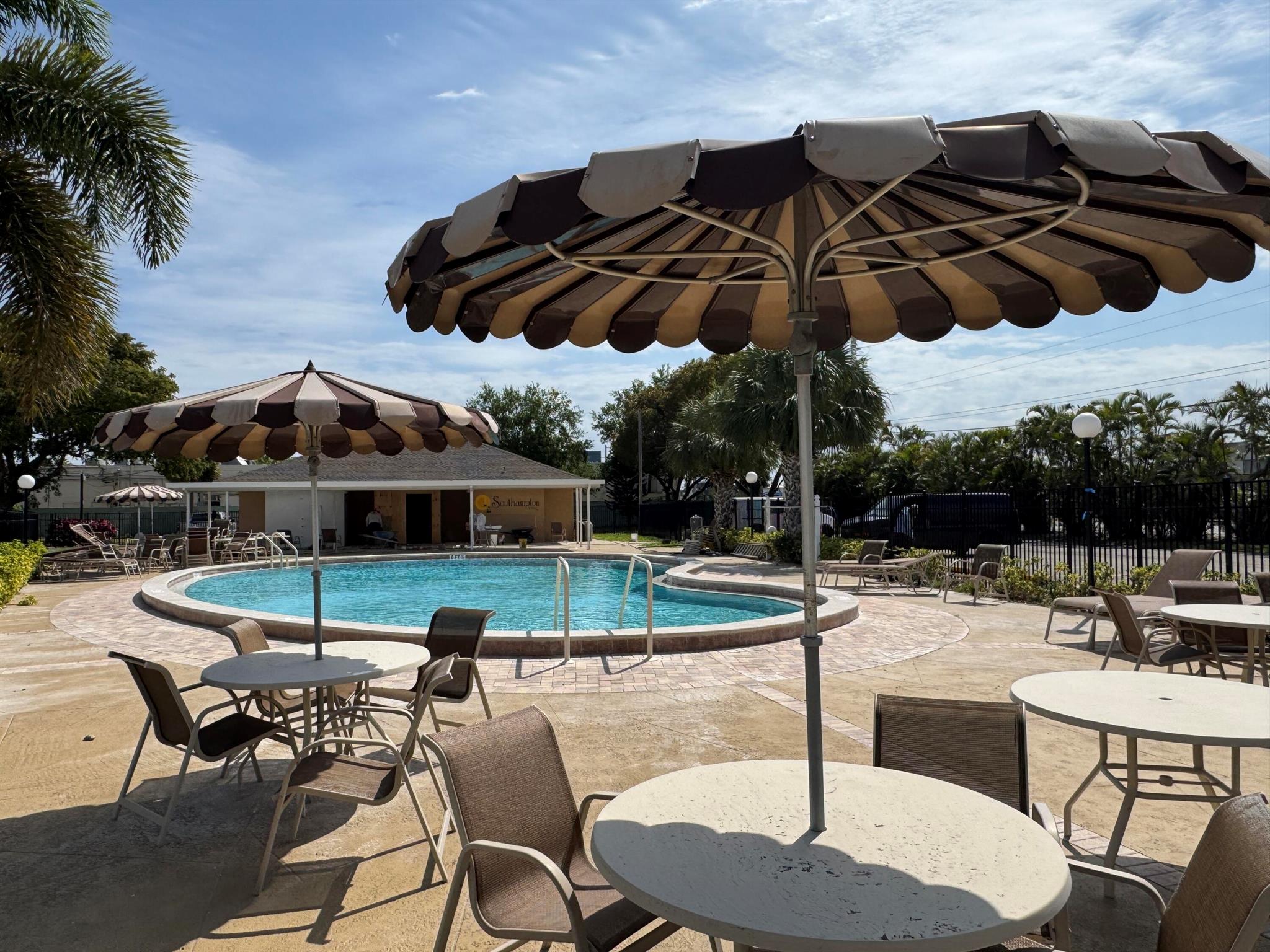 SOUTHAMPTON CONDO - Residential