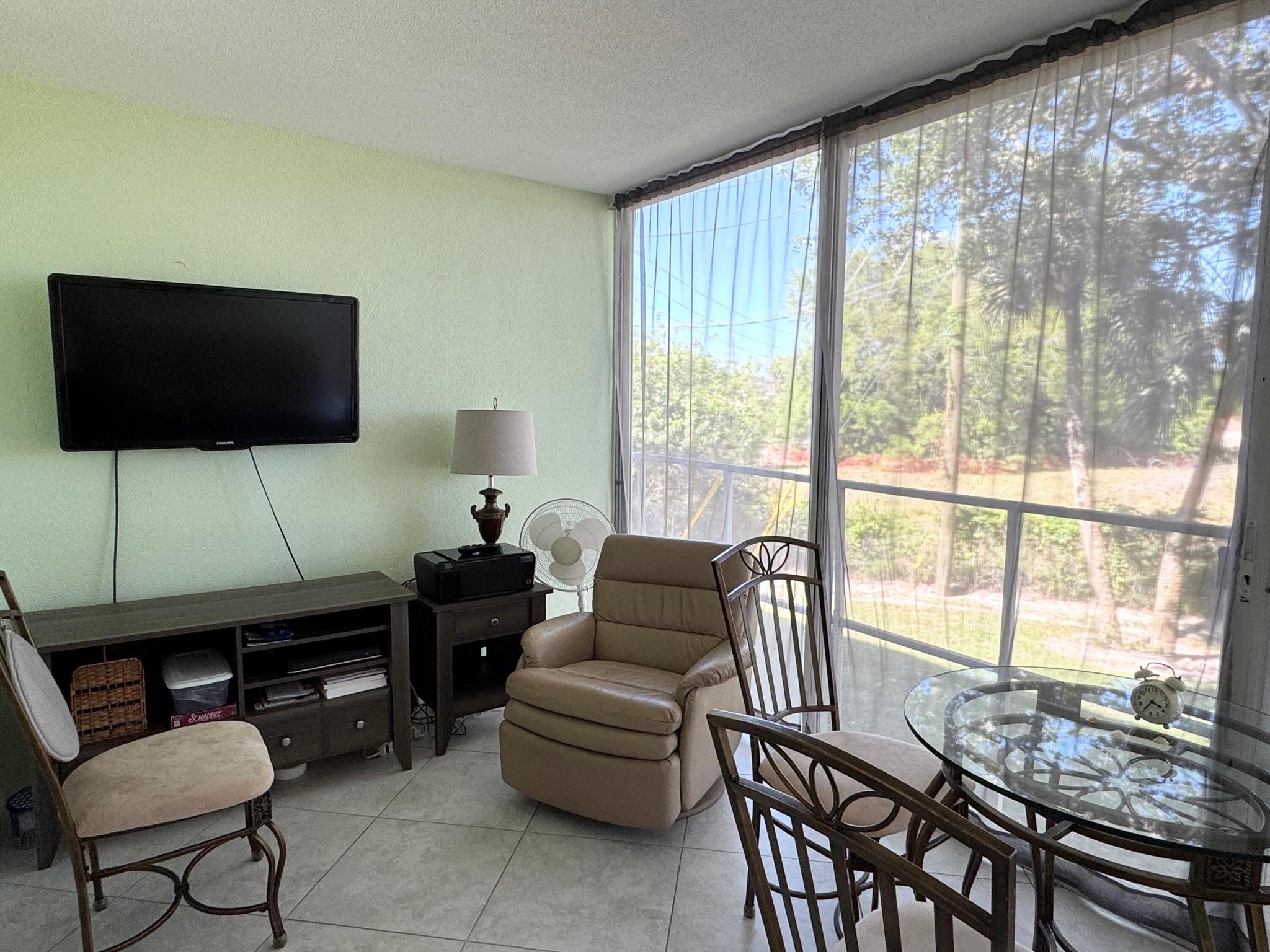 SOUTHAMPTON CONDO - Residential