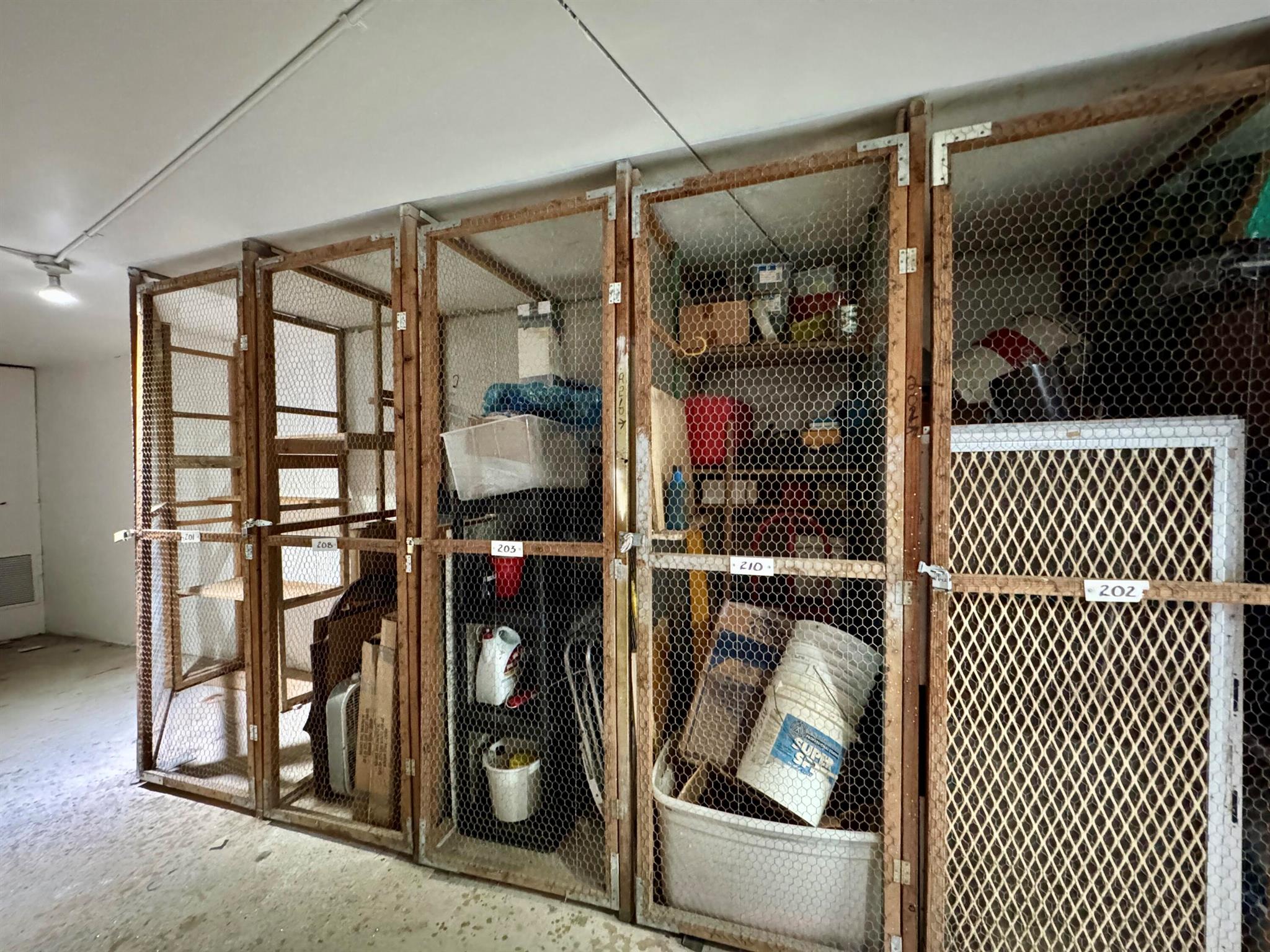 SOUTHAMPTON CONDO - Residential