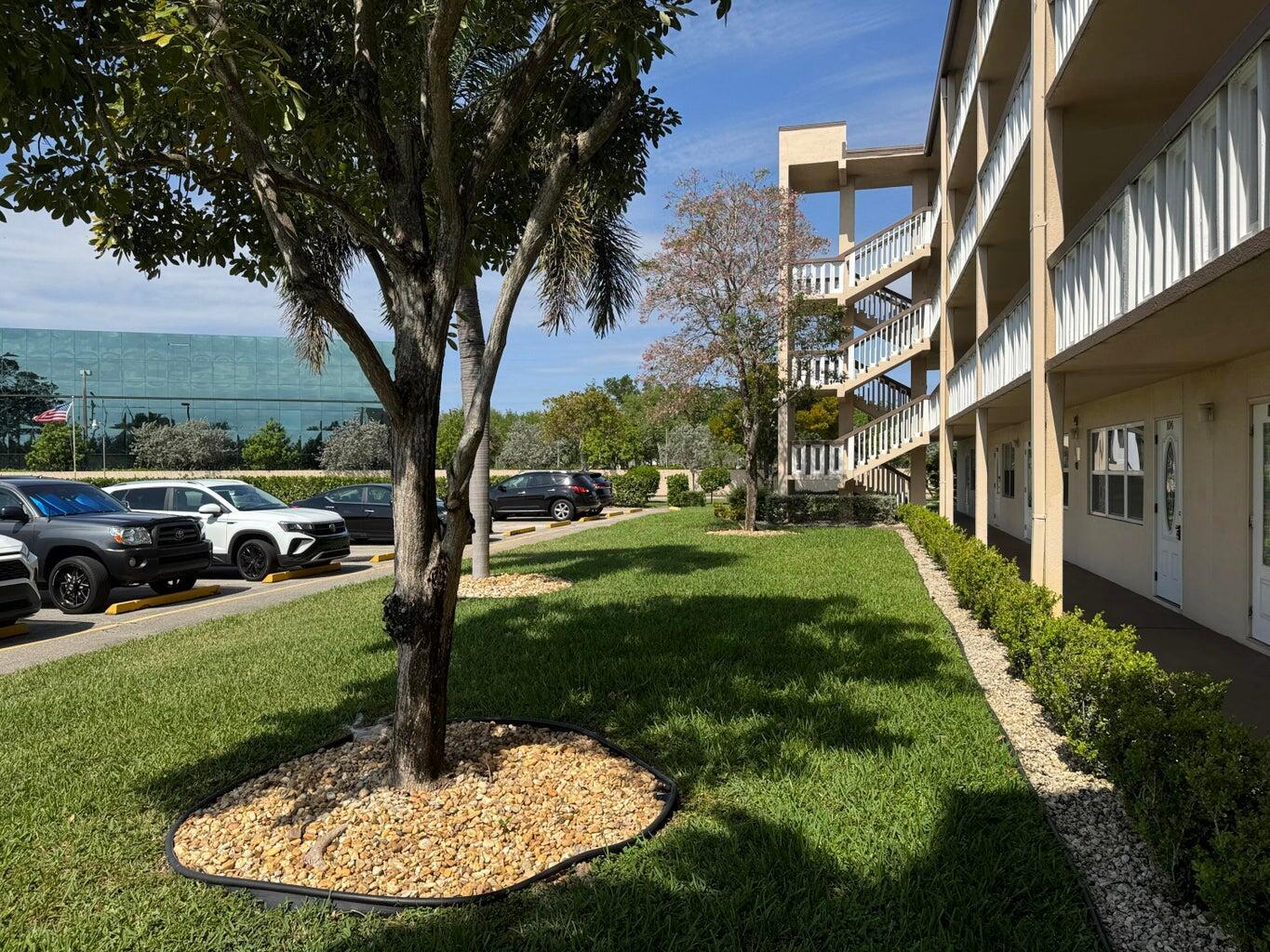 SOUTHAMPTON CONDO - Residential