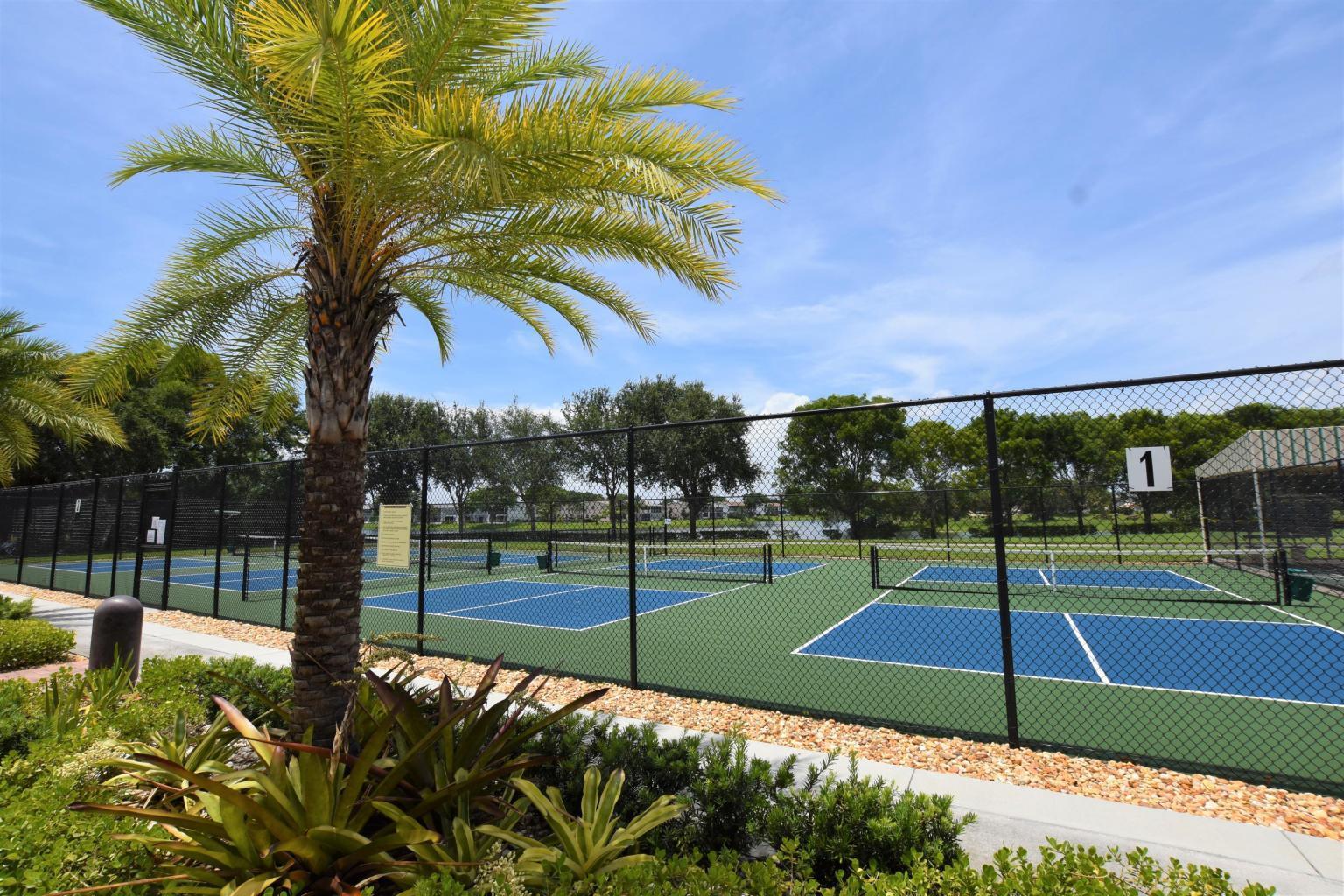 SOUTHAMPTON CONDO - Residential