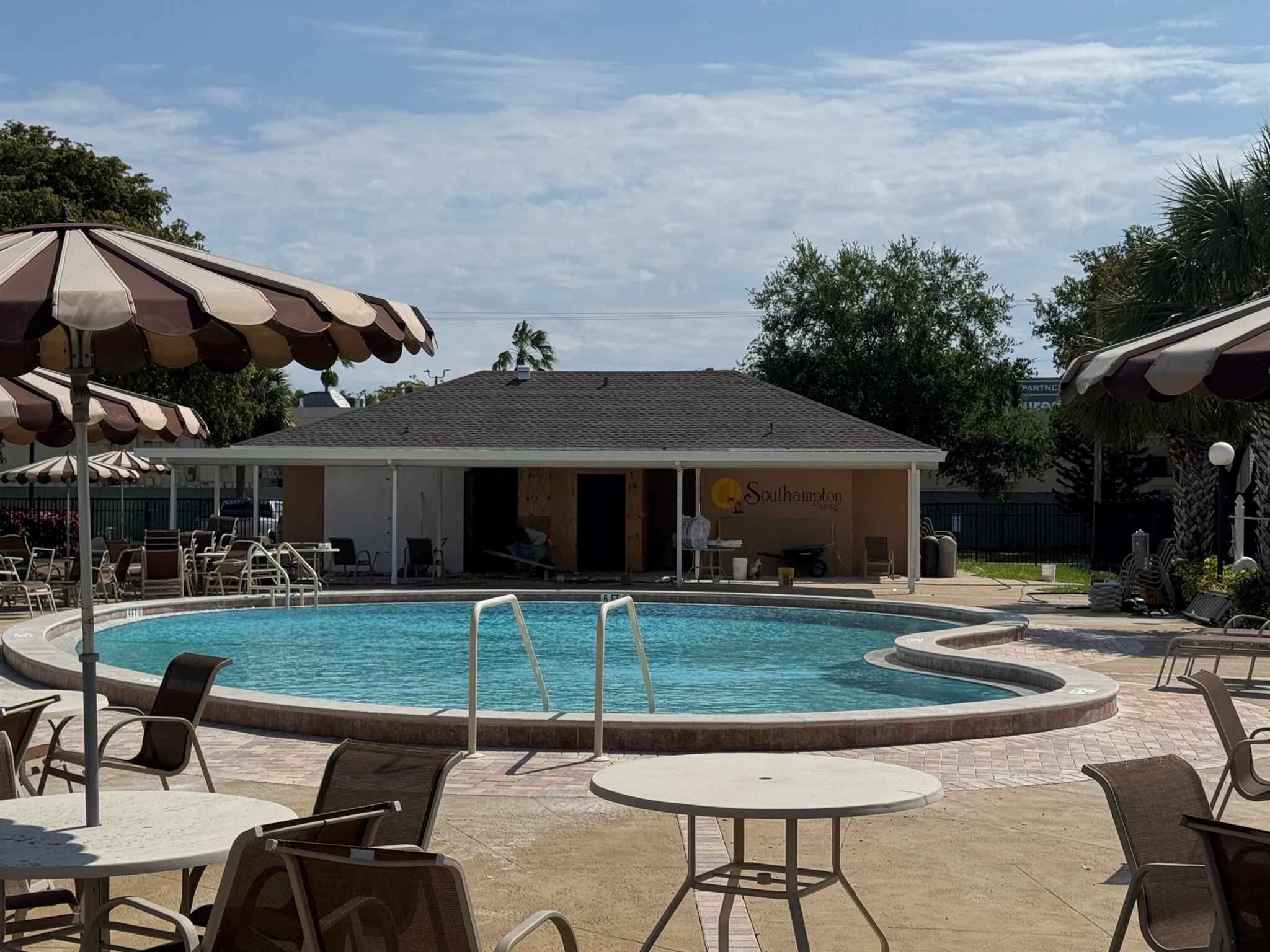 SOUTHAMPTON CONDO - Residential