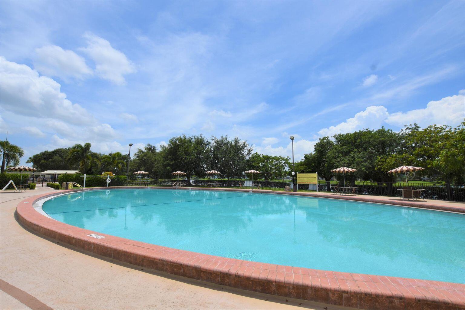 SOUTHAMPTON CONDO - Residential