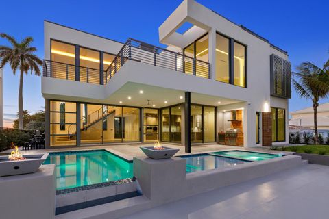 A home in Lauderdale By The Sea