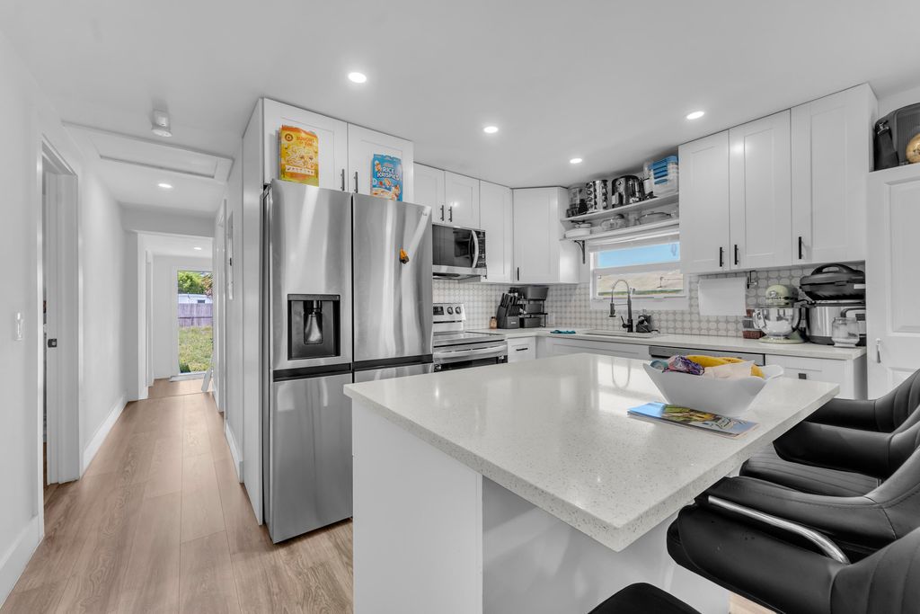 Photo of 621 NW 15th Avenue, Pompano Beach, FL 33069 (MLS # B26018666)