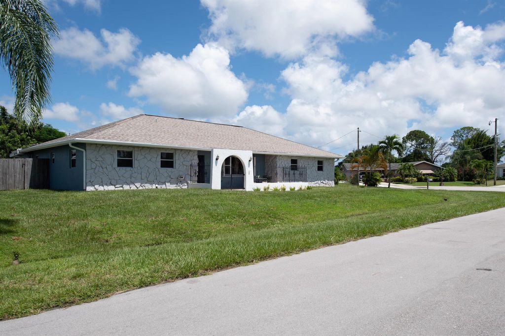 Photo of 2419 SE Bordeaux Court, Port St Lucie, FL 34952 (MLS # R10914666)