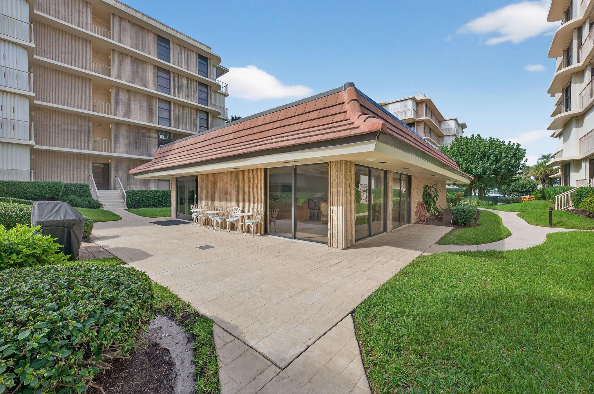 THIRTY TWO HUNDRED CONDO - Residential