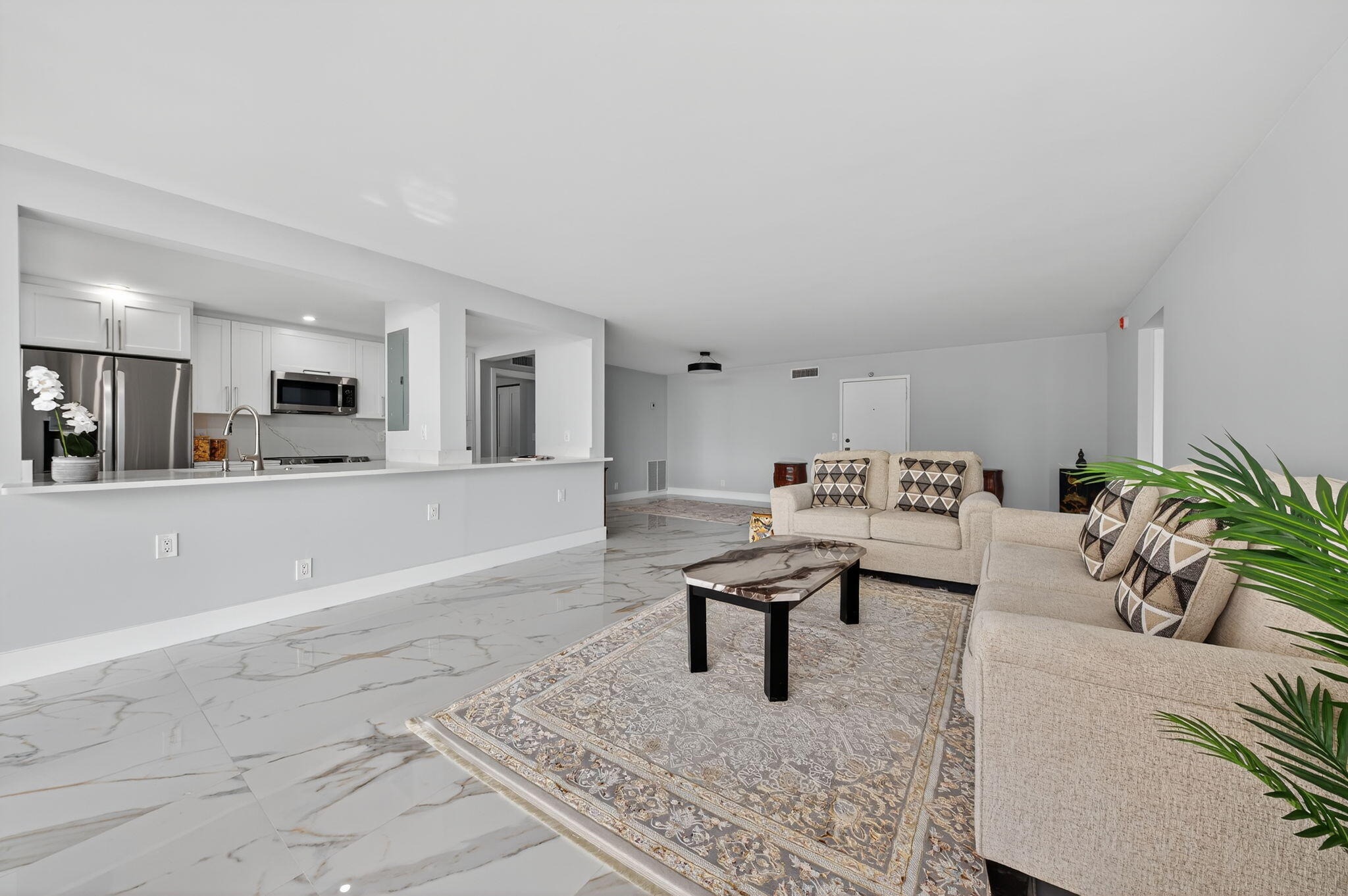 THIRTY TWO HUNDRED CONDO - Residential