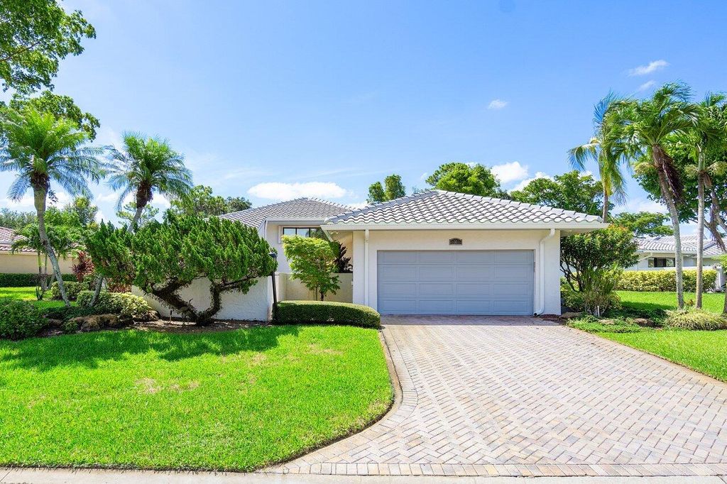 Photo of 51 Northwoods Lane, Boynton Beach, FL 33436 (MLS # R10997488)