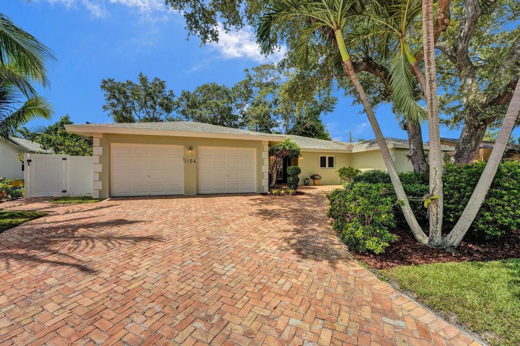 Photo of 1154 SW 2nd Street, Boca Raton, FL 33486 (MLS # R11000499)