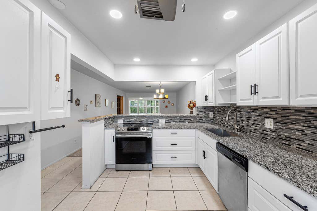 Photo of 2638 GATELY Drive E #125, West Palm Beach, FL 33415 (MLS # B26065034)