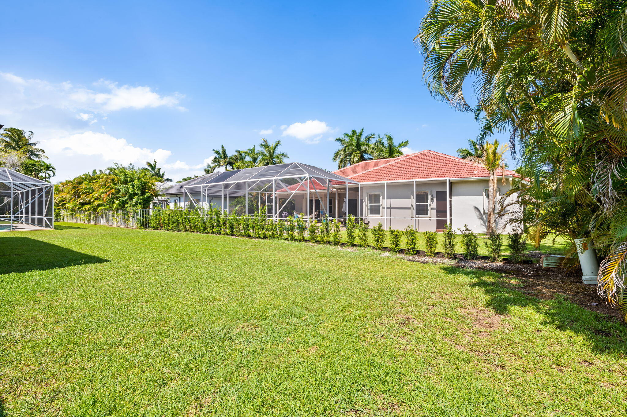 BOCA FALLS THE ESTATES - Residential