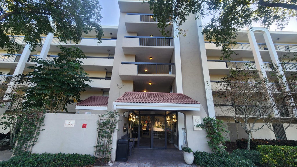 Photo of 820 Lavers Circle #G306, Delray Beach, FL 33444 (MLS # B26073234)