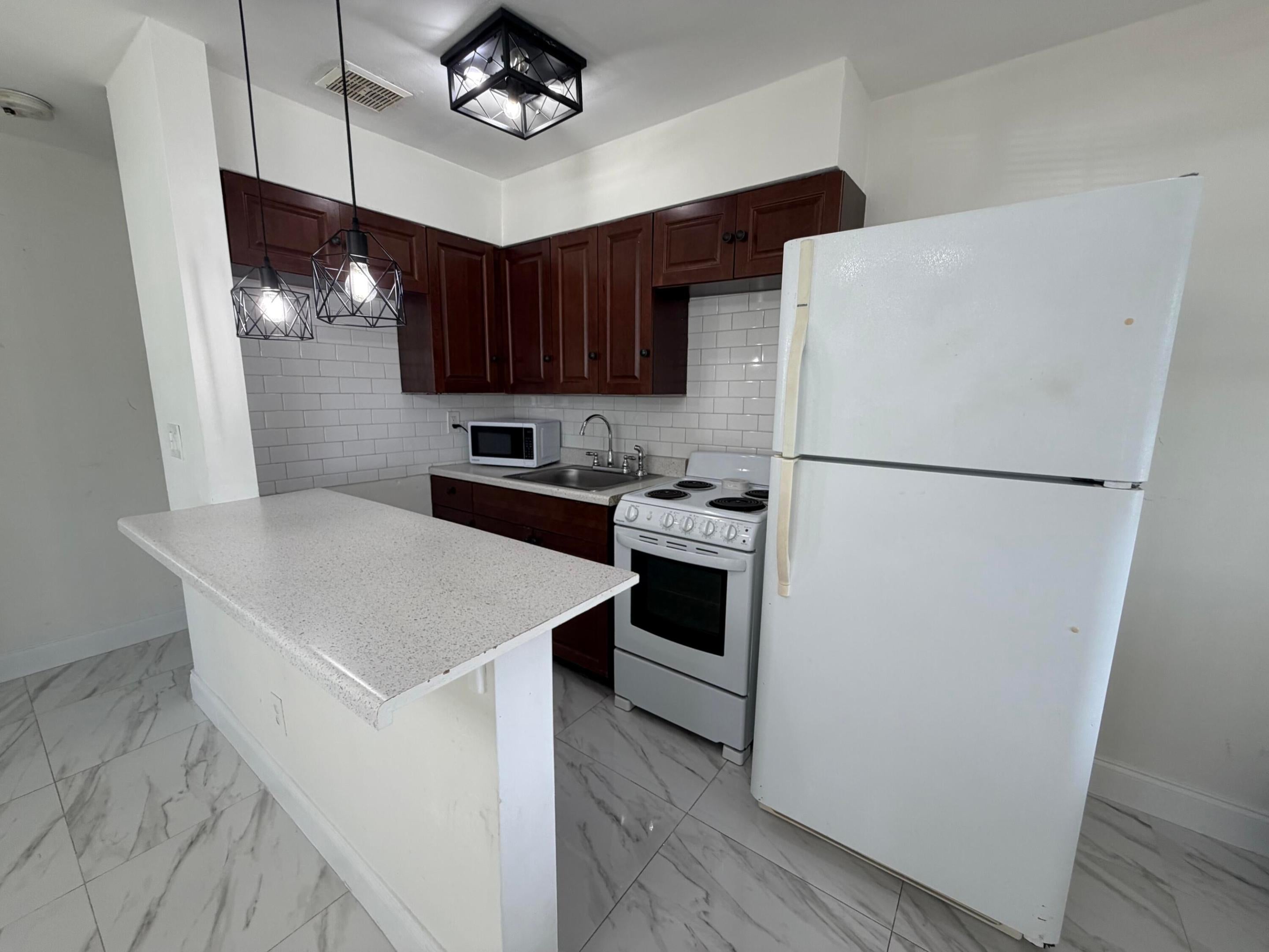 421 NE 11TH Street 1