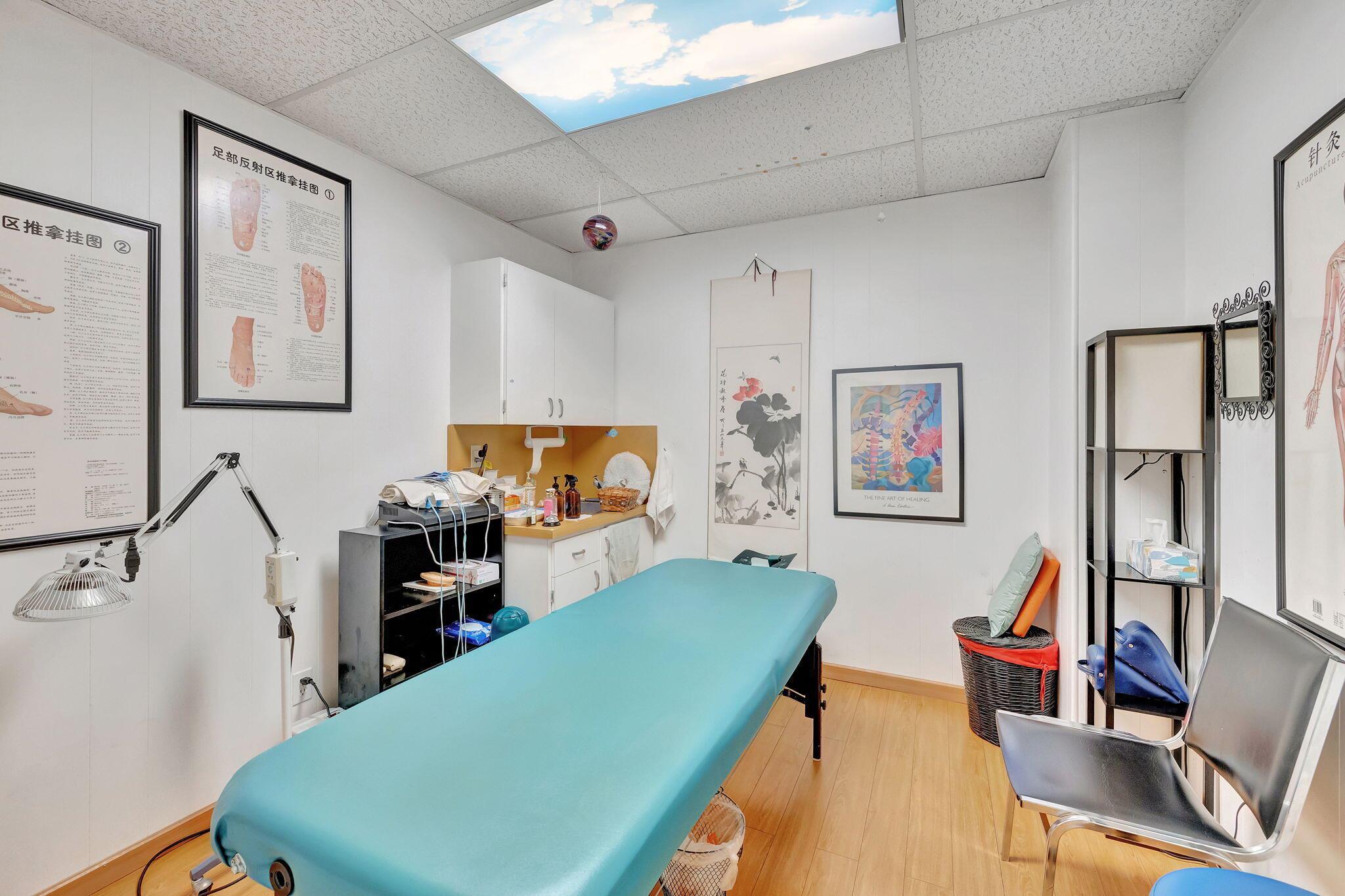 DOCTORS MEDICAL COMPLEX C - Commercial Lease