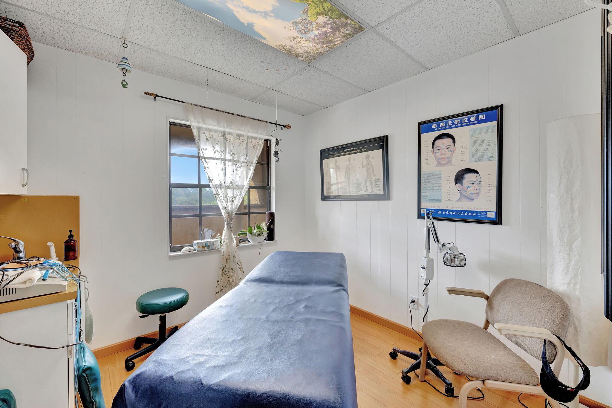 DOCTORS MEDICAL COMPLEX C - Commercial Lease