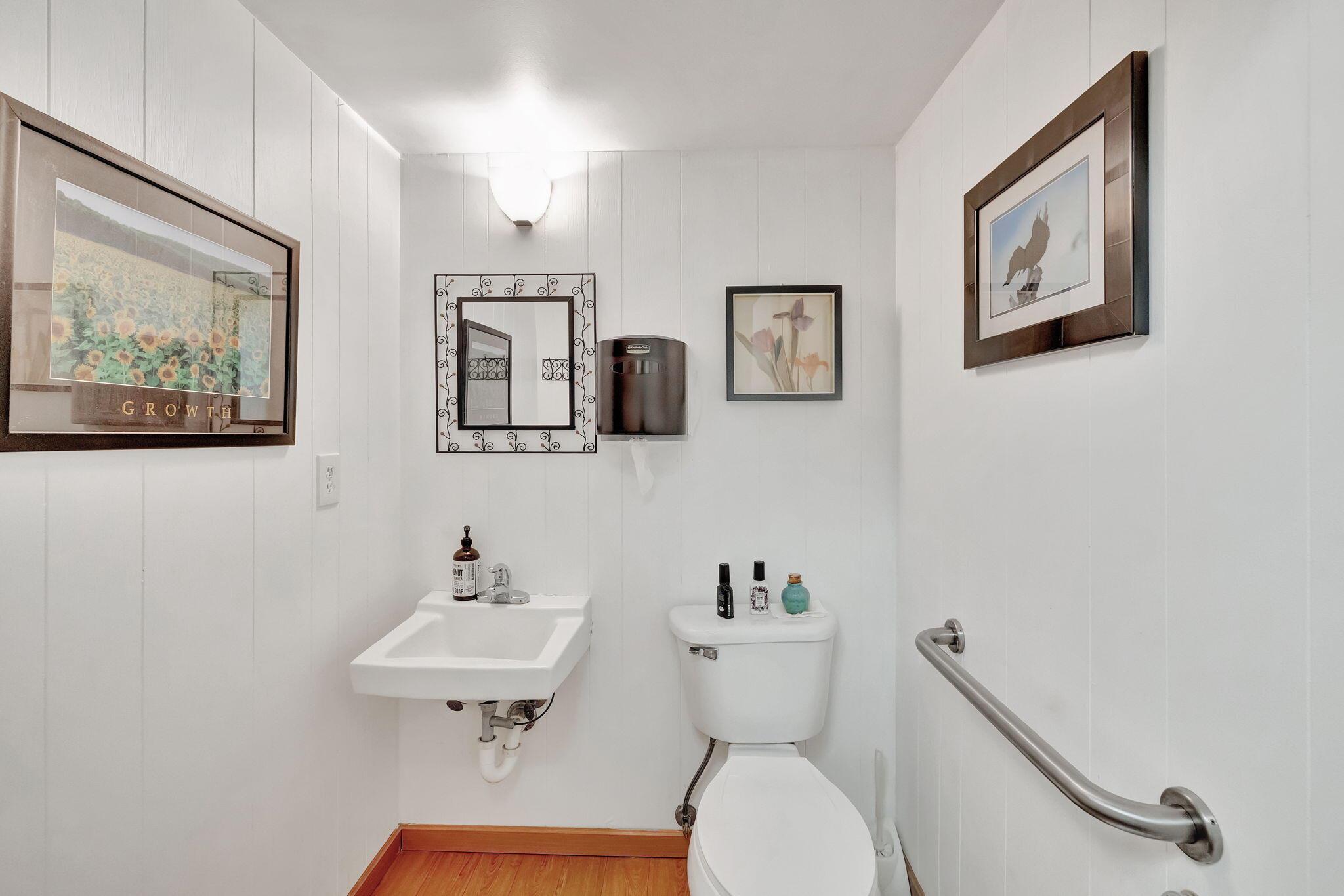 DOCTORS MEDICAL COMPLEX C - Commercial Lease