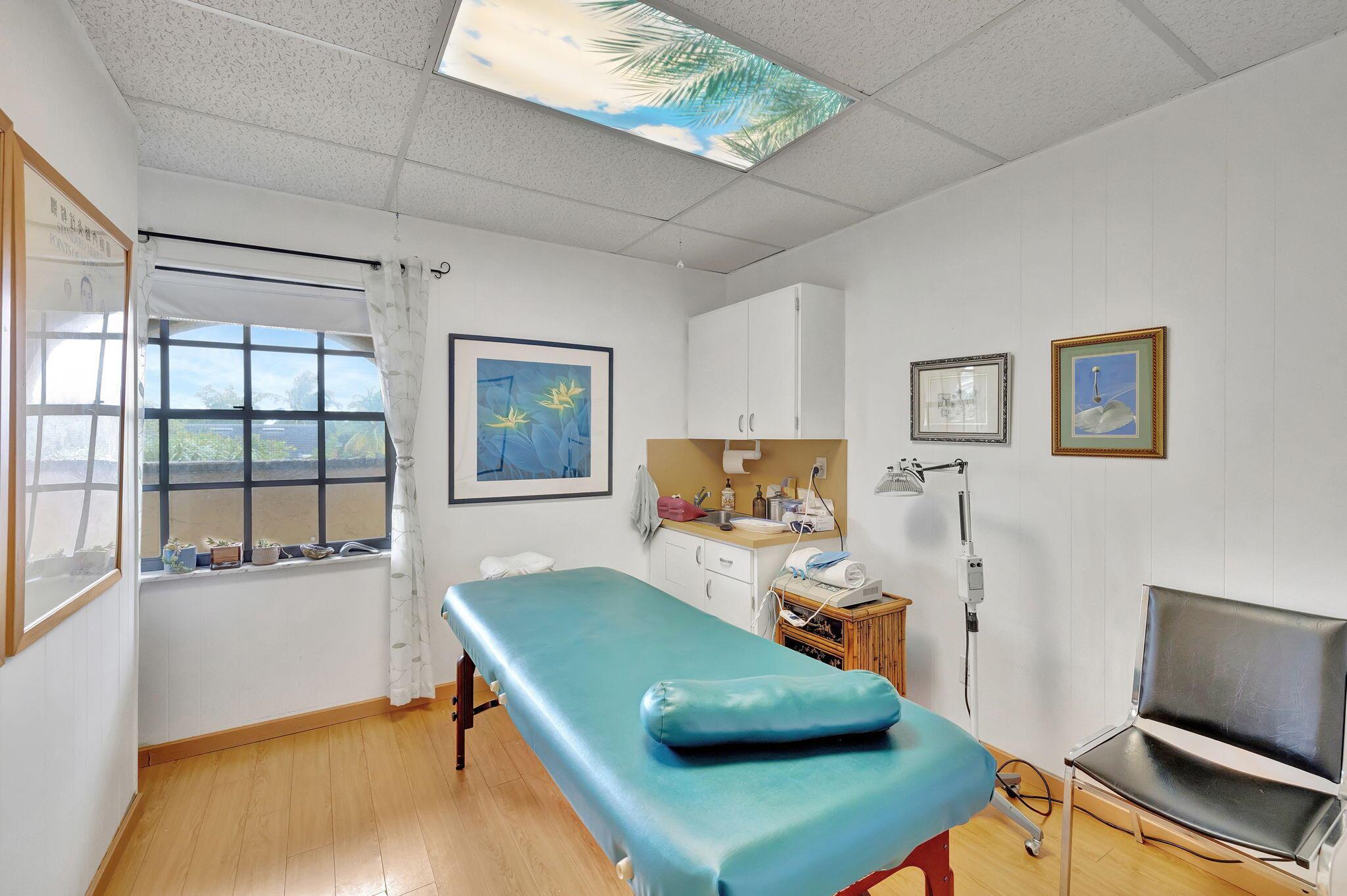 DOCTORS MEDICAL COMPLEX C - Commercial Lease