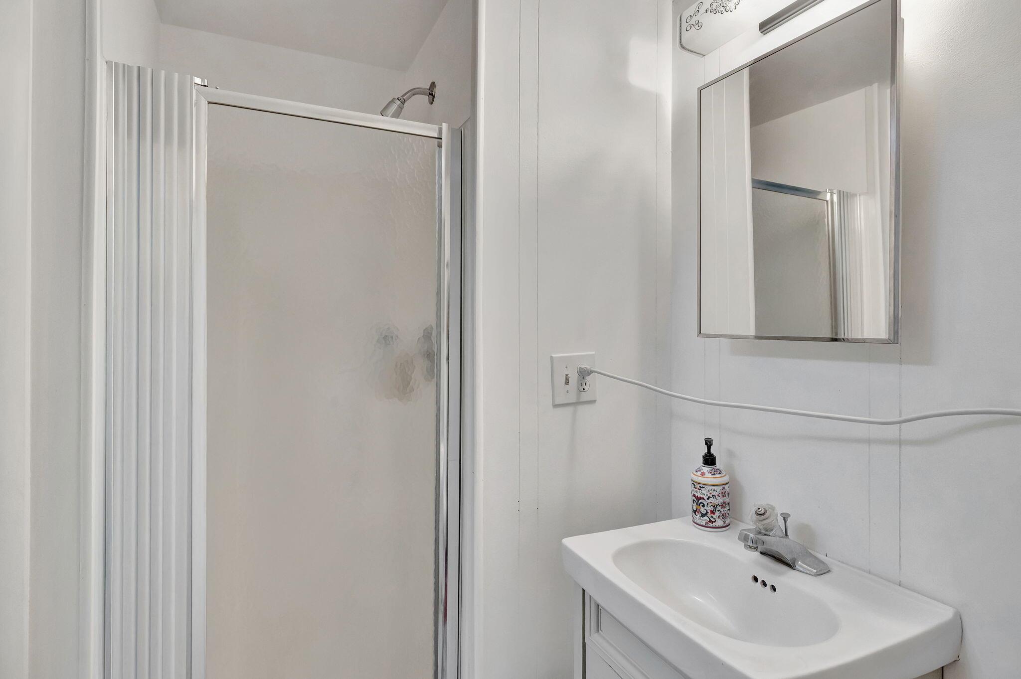 DOCTORS MEDICAL COMPLEX C - Commercial Lease