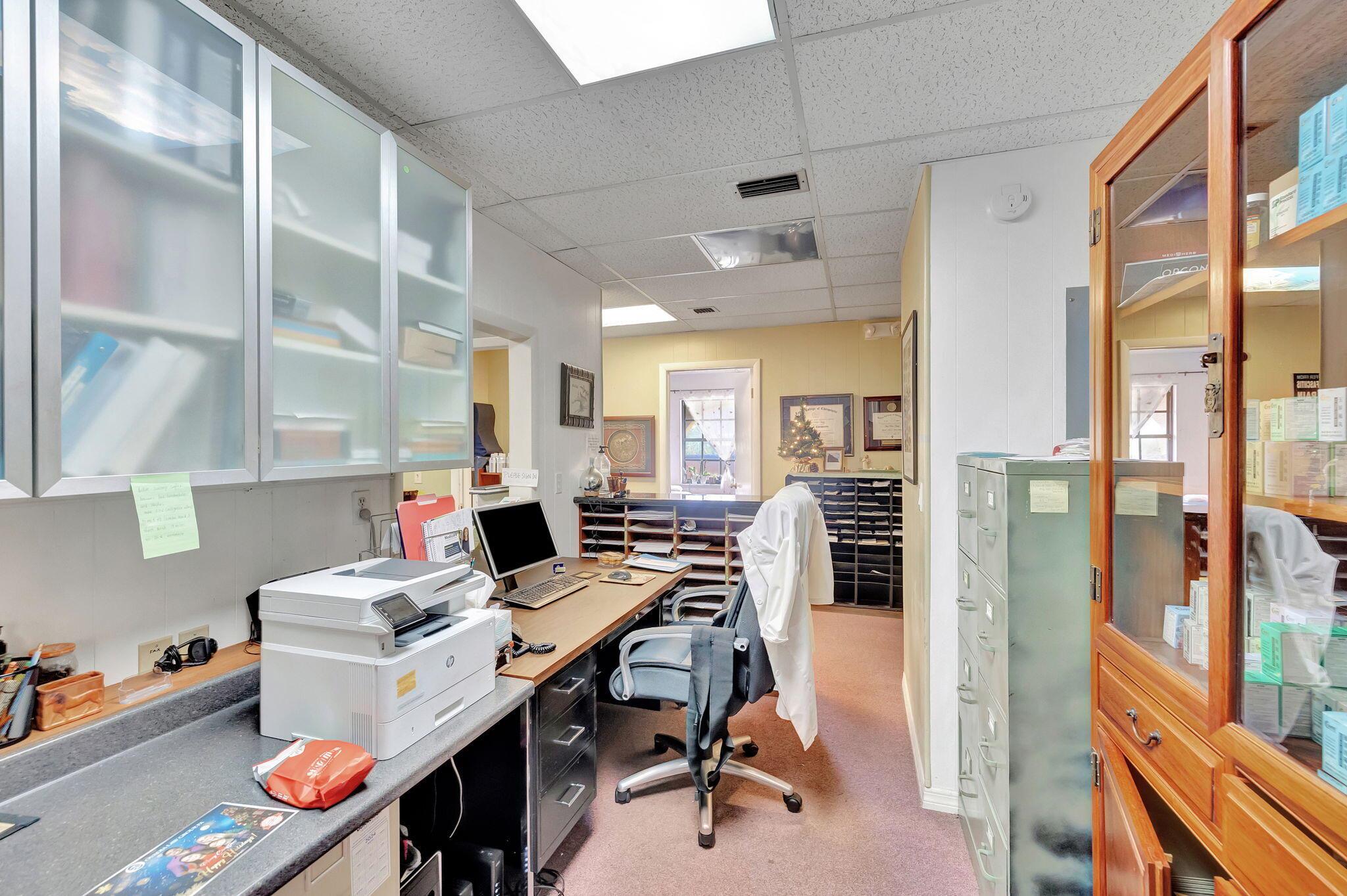 DOCTORS MEDICAL COMPLEX C - Commercial Lease