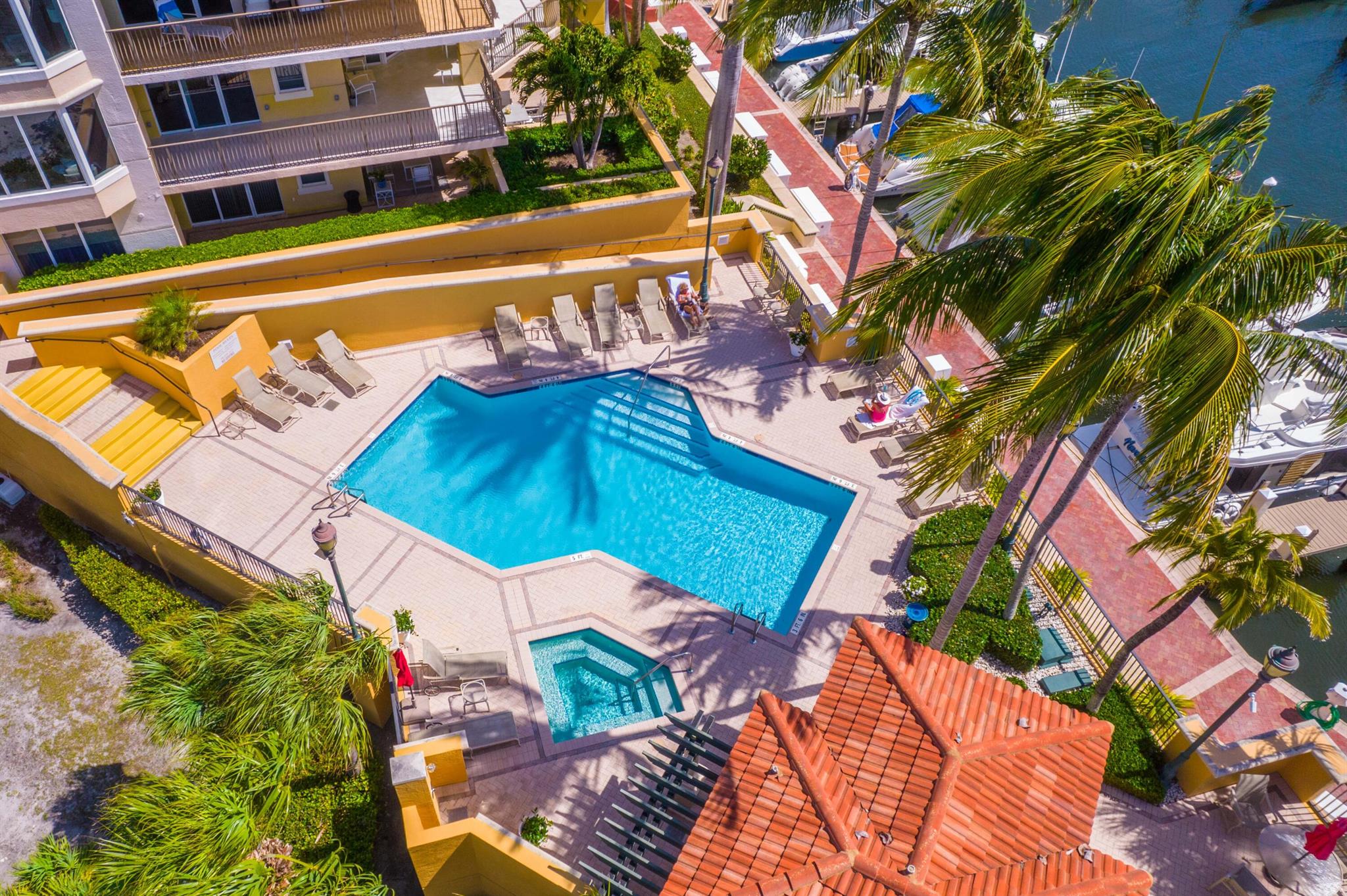 POINTE AT JUPITER YACHT C - Residential