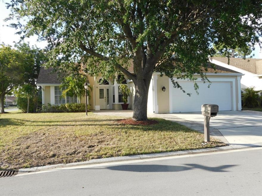 BEAUTIFUL SINGLE FAMILY HOME IN THE HEART
OF WELLINGTON, HOME LOCATED ON A CORNER FOR EASIER ACCESS.  GATED COMMUNITY WITH POOL BOAT RAMP AND CLUB HOUSE.  THIS COZY HOME IS CLOSE TO ALL ACTIVITIES, RESTAURANTS AND MAJOR HIGHWAYS. HOME IS GRACEFULLY DECORATED, CLEAN AND COMFORTABLE FOR A SHORT TERM LEASE, NICE ENGINEERED LAMINATE WOOD, CARPETED BEDROOMS, UPGRADED KITCHEN AND BATHROOMS. IT IS VERY EASY TO SHOW.  CALL IF YOU REQUIRE ADDITIONAL INFORMATION.