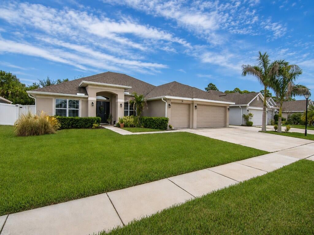 8332 Amalfi Circle