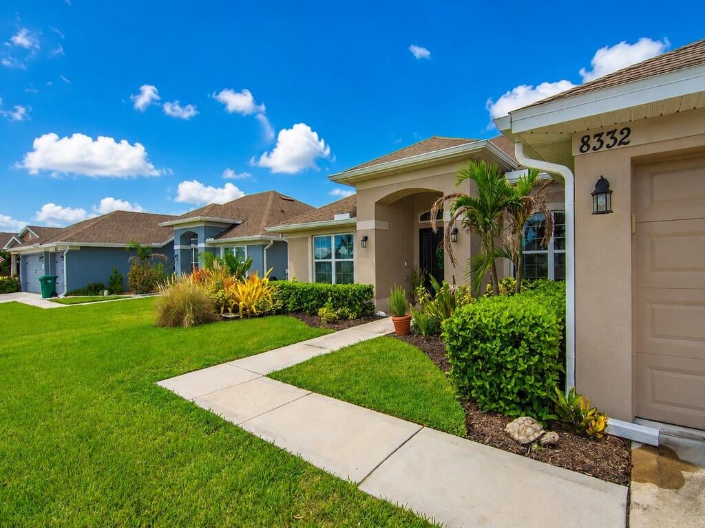8332 Amalfi Circle