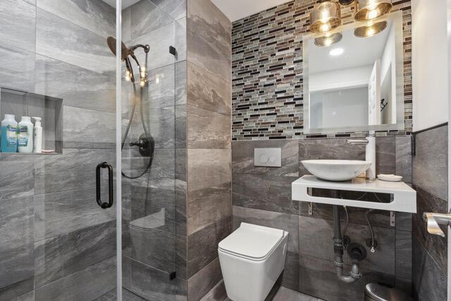 LAKEFIELD OF THE LANDINGS AT WELLINGTON 3B - Residential Lease