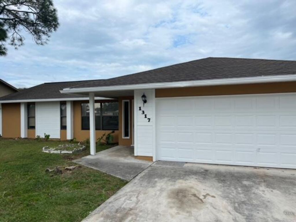 Photo of 1317 SE Floresta Drive, Port Saint Lucie, FL 34983 (MLS # R10991974)