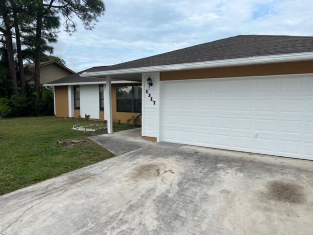 Photo of 1317 SE Floresta Drive, Port Saint Lucie, FL 34983 (MLS # R10991974)